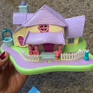 Minnie Mouse Polly pocket house